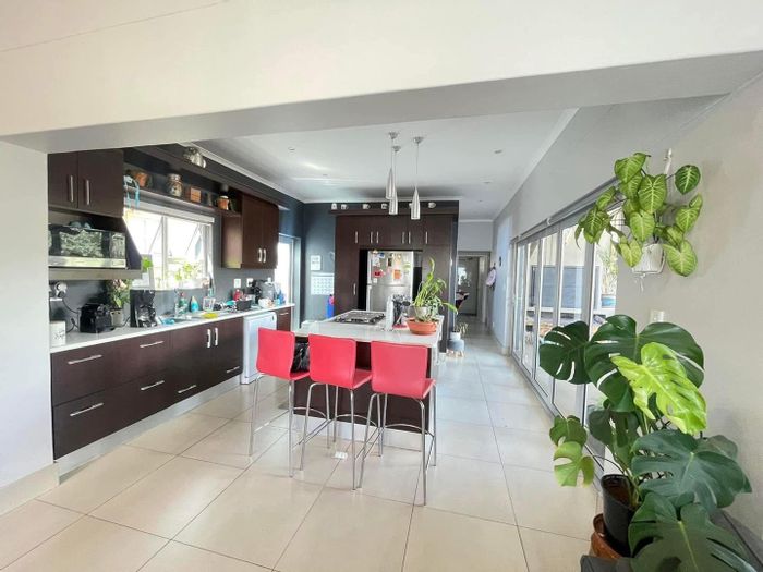 Elisenheim House For Sale: 4 Bedrooms, Heated Pool, Large Garage, Fiber Internet.