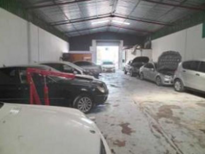 Industrial Property For Sale in Ongwediva Central: Carports, offices, workshop, kitchenette.