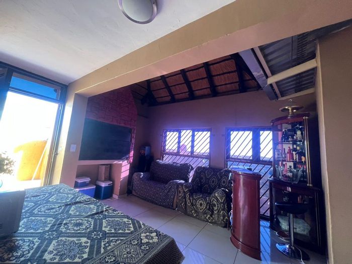Property #2412910, House For Sale in Dorado Park