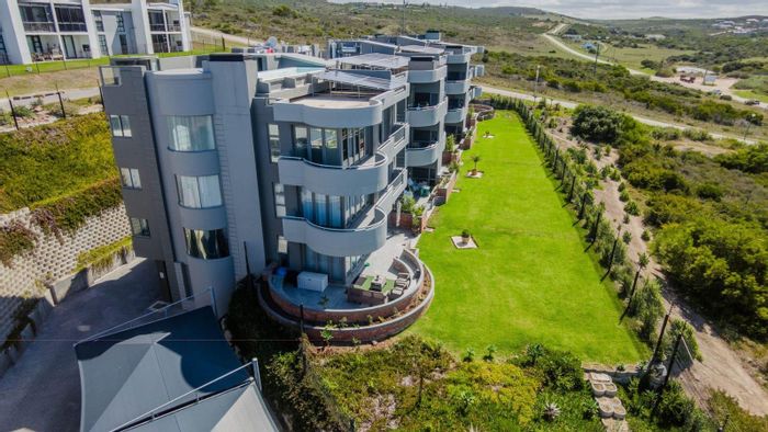 Island View Apartment For Sale: Rooftop pool, en-suite bedrooms, and wheelchair access.
