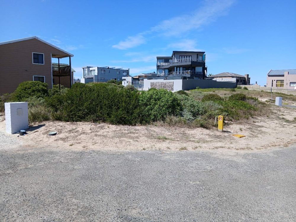 Our Plot - with upmarket Houses in the immediate Area.