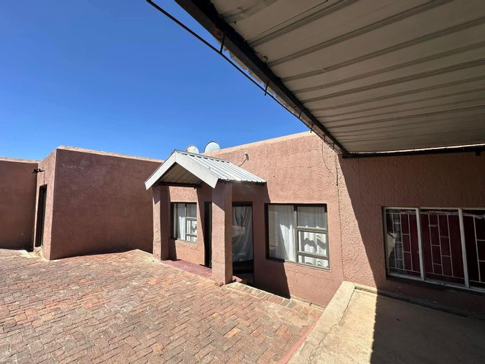Property #2345555, House For Sale in Dorado Park