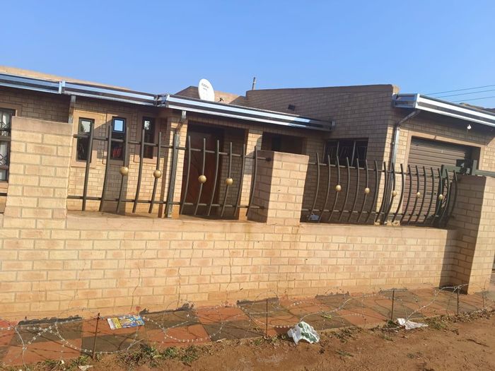 Property #2263644, House for sale in Katlehong