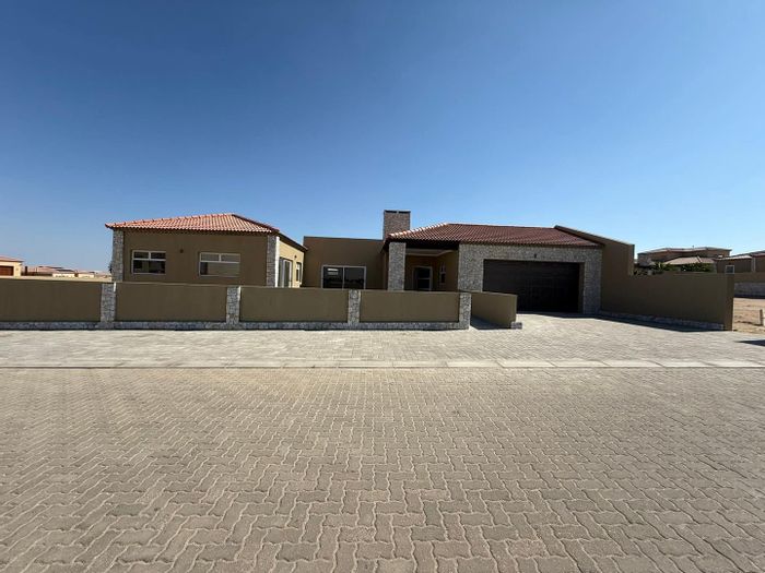 Property #2404263, House For Sale in Rossmund Golf Resort