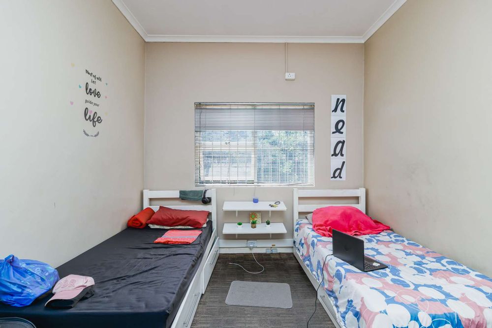 Main House - Bedroom 2