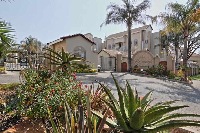 For Sale: Morningside Apartment with 2 Bedrooms, Enclosed Balcony, and Parking.