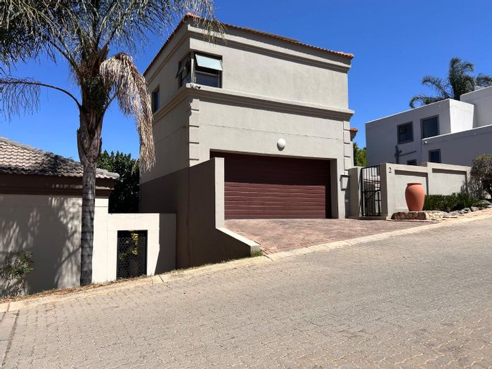 Bassonia Rock House For Sale: 3 beds, pool, study, double garage, 24-hour security.