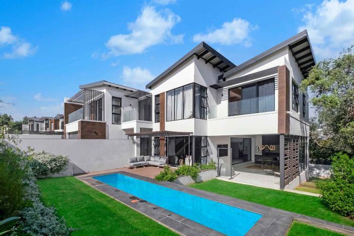 For Sale: House in Helderfontein Estate with pool, solar power, and spacious layout.