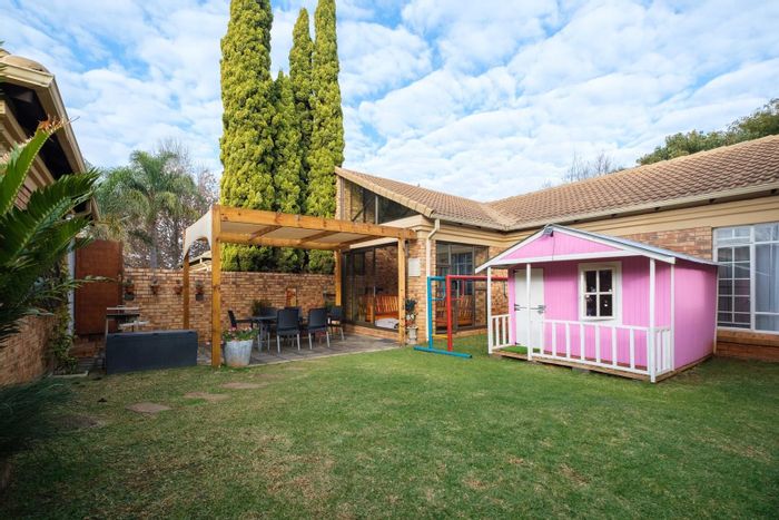 Property #2397283, Townhouse For Sale in Moreleta Park
