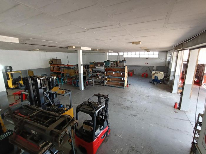 Industrial property in Westmead To Rent: warehouse, office, yard space, 3-phase power.
