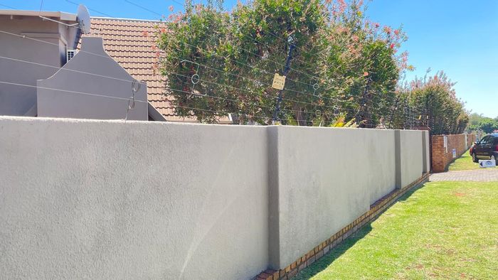 For Sale: 4-Bedroom Cluster in Norkem Park with Garage and Fireplace.