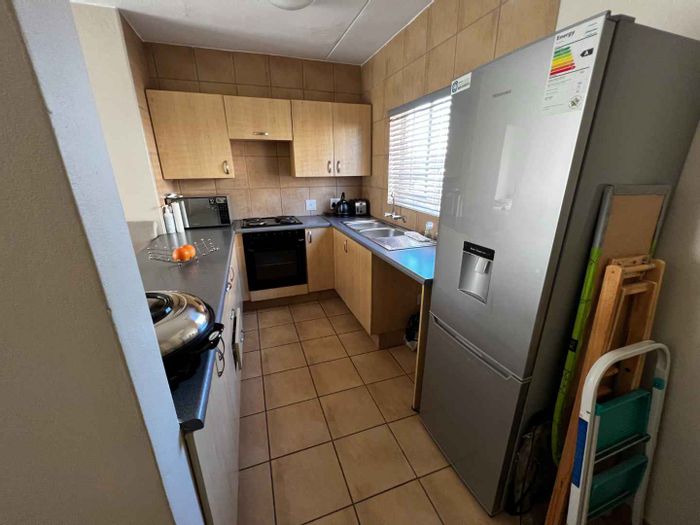 1-Bedroom Apartment To Rent in Silver Lakes with en-suite and secure living.