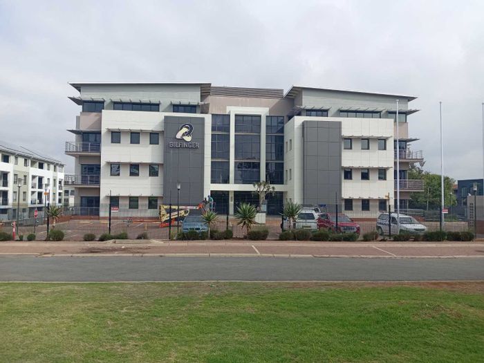 Rivonia Office To Rent: Open-plan layout, backup power, basement carwash, flexible sizes.