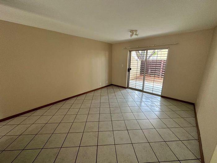 Die Hoewes Townhouse For Sale: 2 beds, 1 bath, garage, 24h security.