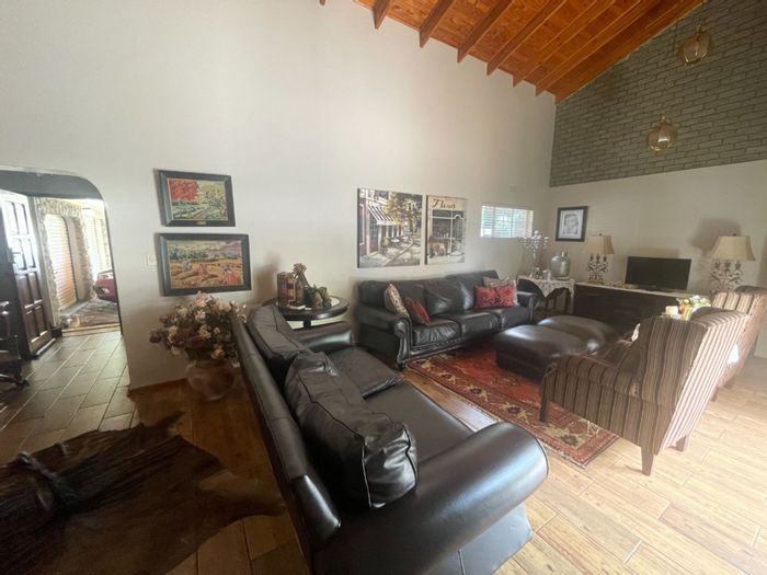 Stunning 4-Bedroom House for Sale in Vryheid Central, Must-See!