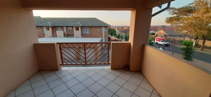 Property #2216789, Apartment for sale in Rooihuiskraal North
