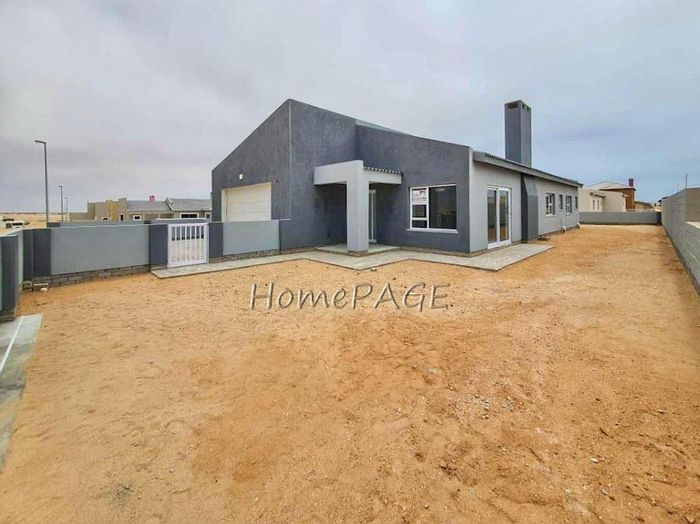 Property #2197715, House for sale in Henties Bay Industrial
