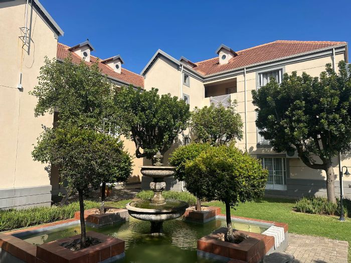 Hatfield Apartment For Sale: Secure complex, 24-hour security, near university and mall.