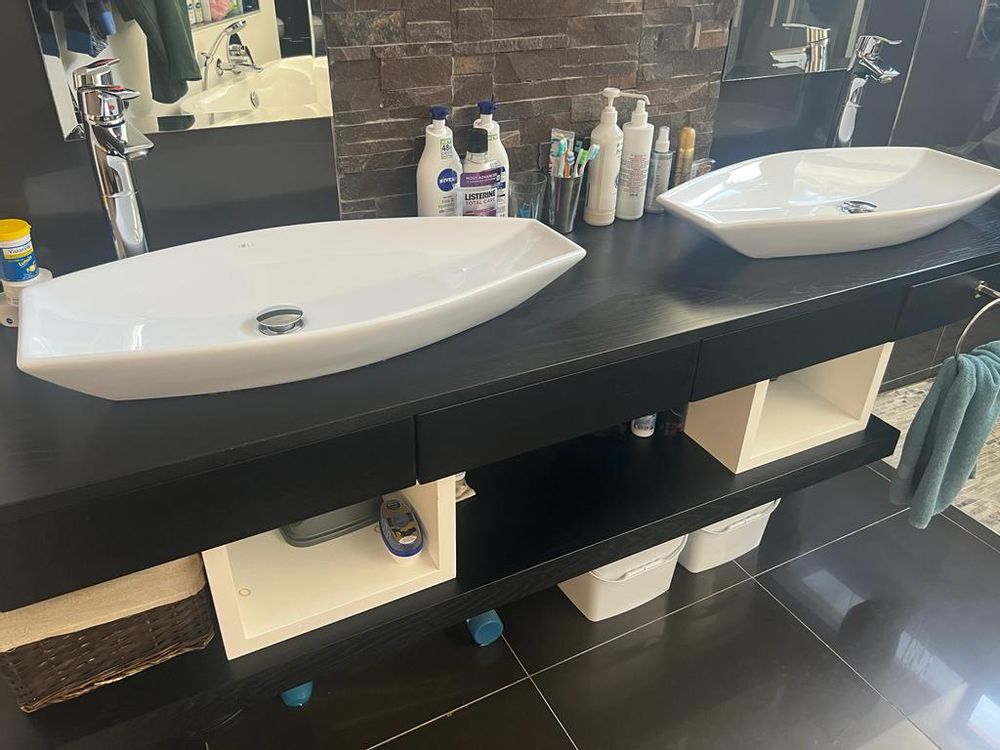 En-suite bathroom on first floor