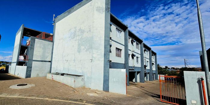 2-Bedroom Apartment in Otjomuise with Parking, Near Shops and Schools - For Sale