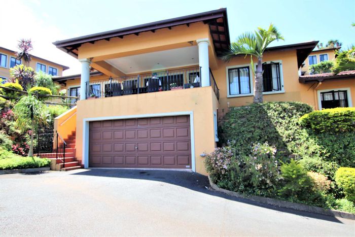 Sunningdale Townhouse For Sale: Renovated 3-Bed, Pet-Friendly with Park Access