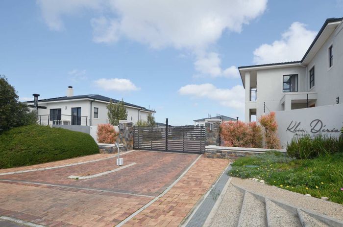 Stunning De Bron House For Sale: 3 En-Suite Bedrooms, Open Plan Living, Entertainers' Delight!