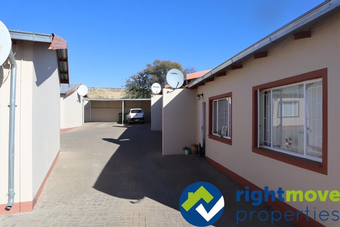 Property #2260404, Townhouse for sale in Pioniers Park Ext 1