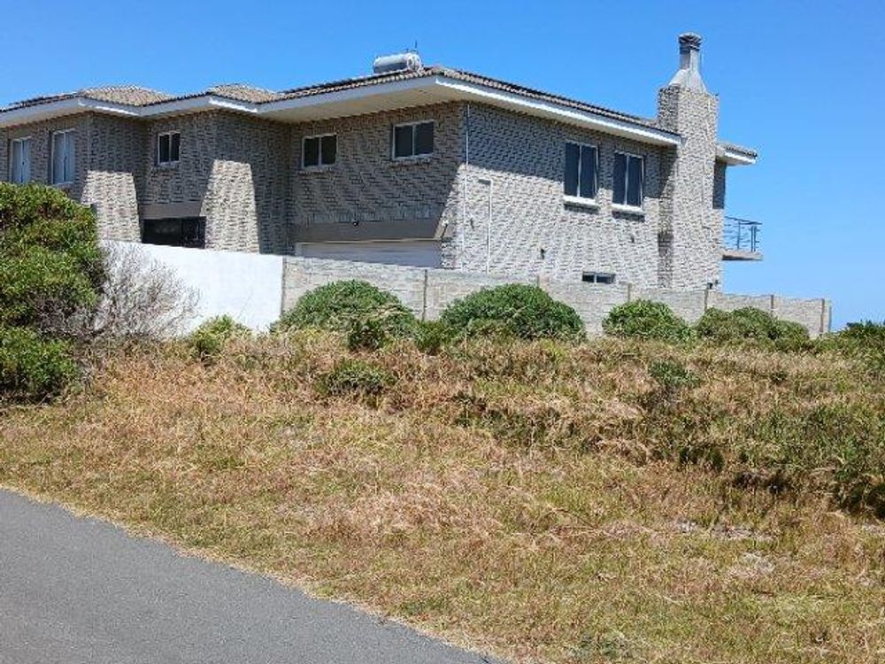 The House directly next to our Plot (the latter on our right.