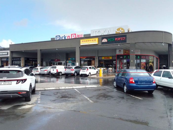 Retail unit to rent in Tokai Junction, high visibility, near Pick n Pay.