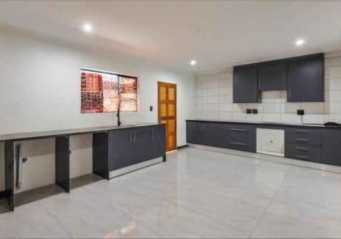 Property #2417820, House For Sale in Meyerspark