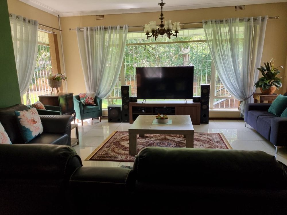 3 Bedroom House in Lakefield To Rent R20,000/month 2207627