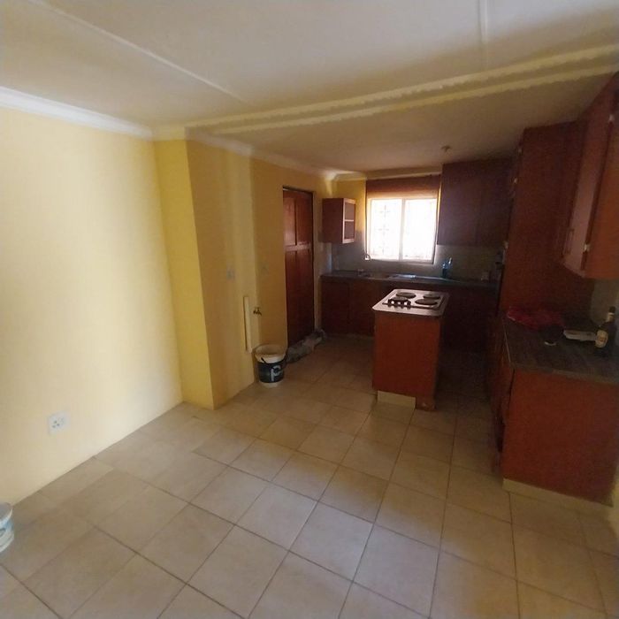 House To Rent in Atteridgeville: 3 Bedrooms, garden, panoramic views, spacious living area.