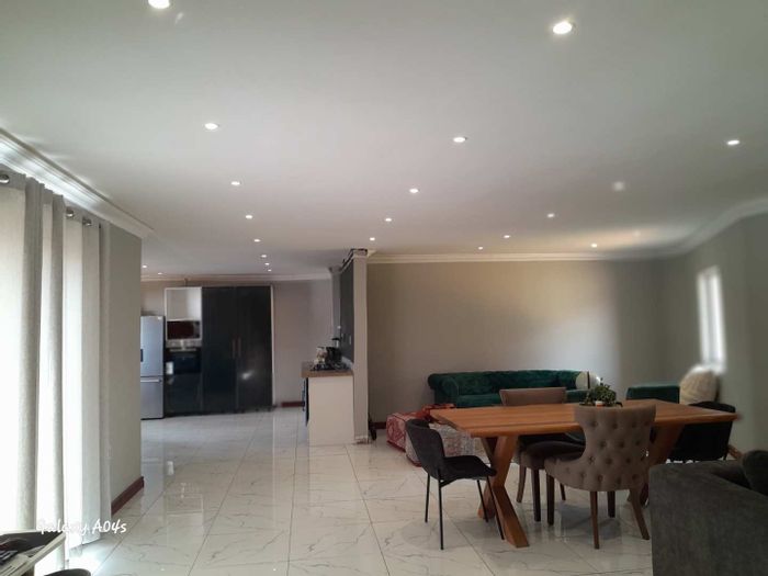 For Sale: House in Walkerville Central with 4 bedrooms, outdoor lapa, and spacious yard.