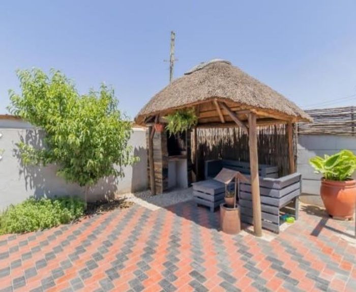 Payneville House For Sale: 2 Bedrooms, flatlet, study, braai area, secure parking.