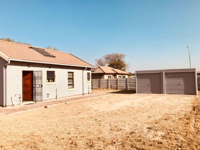 Strubenvale House For Sale: 3 beds, 2 baths, near schools and parks.