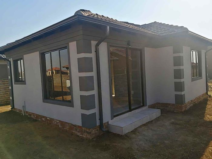 For Sale: 3-Bedroom House in Windmill Park with convenient access to amenities.