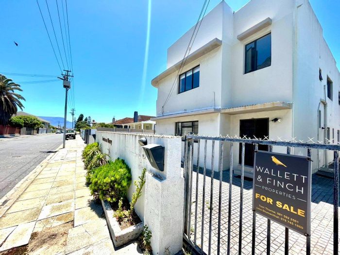 Property #2247842, House for sale in Muizenberg Central