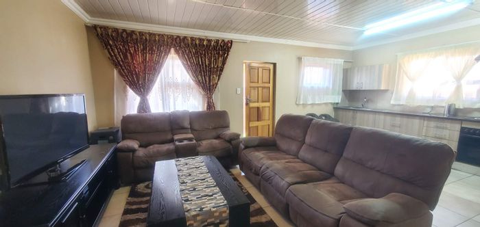 For Sale: 2-Bedroom House in Groblerpark with Garage, Garden, and 24/7 Security.