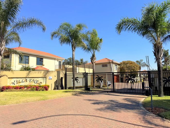 Eden Glen House For Sale: 5 beds, pool, garden, double garages, versatile spaces.