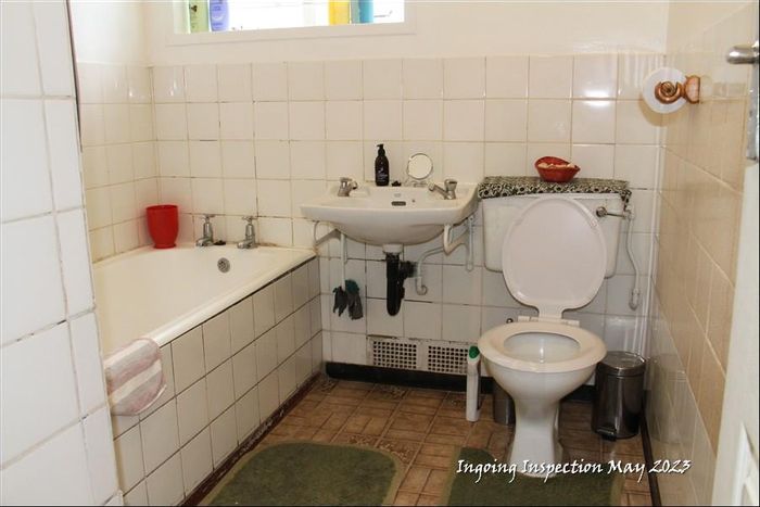 House for sale in Windhoek North: 3 beds, backyard flat, ample parking.