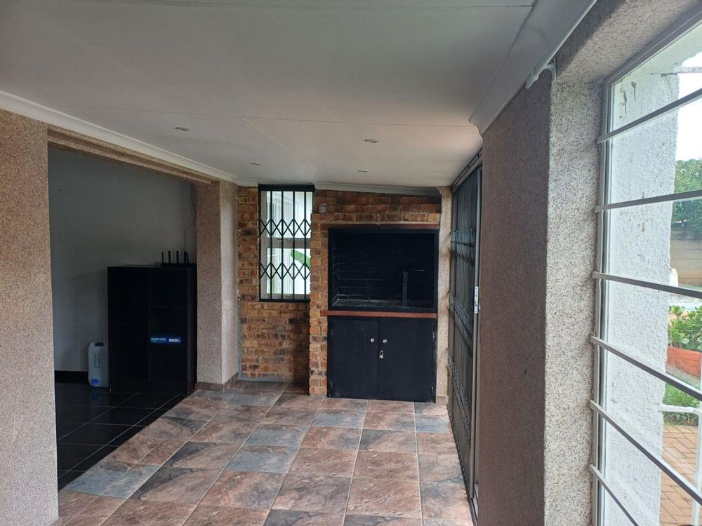 Kitchen - Braai Area