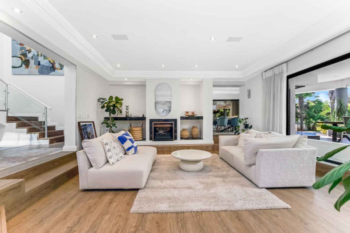Dainfern Golf Estate House For Sale: 3 beds, pool, triple garage, solar power.