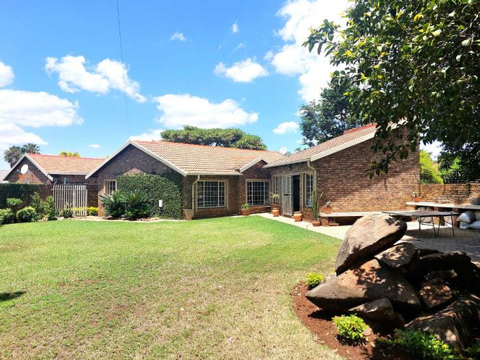 Lyttelton Manor Cluster For Sale: 3 bedrooms, garden, security, exclusive gated community.