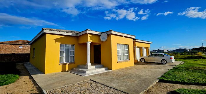 House for Sale in Colchester Central: 4 beds, 2 baths, near Addo Park.