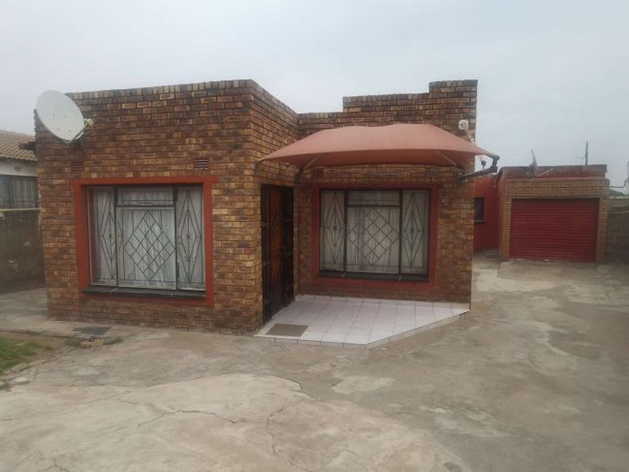 Tembisa Central House For Sale: 7 bedrooms, garage, outside rooms, accessible location.