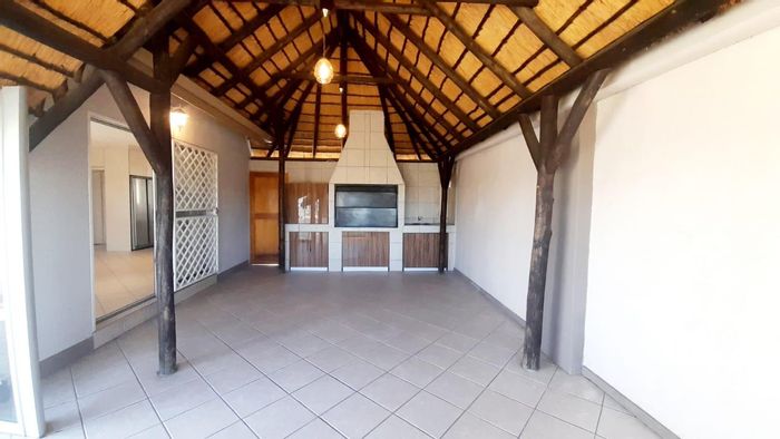 Modern Townhouse For Sale in Rocky Crest with Thatched Lapa & BBQ.