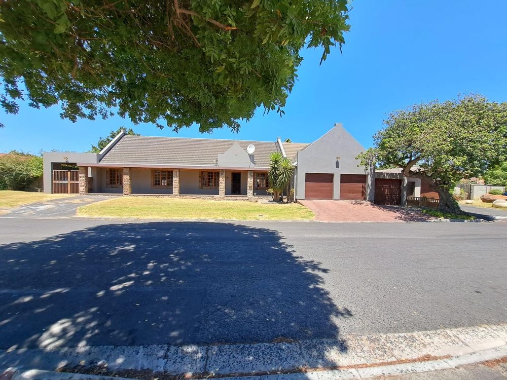 3 Bedroom House in St Dumas For Sale R2,295,000 2238606