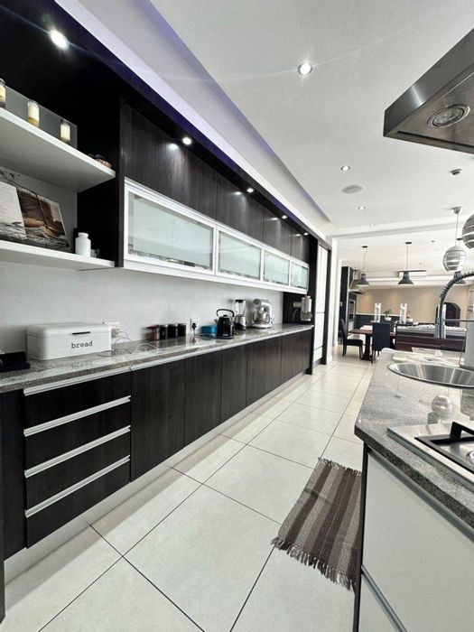 House for Sale in Avis: Office, pool, home automation, and extensive storage options.