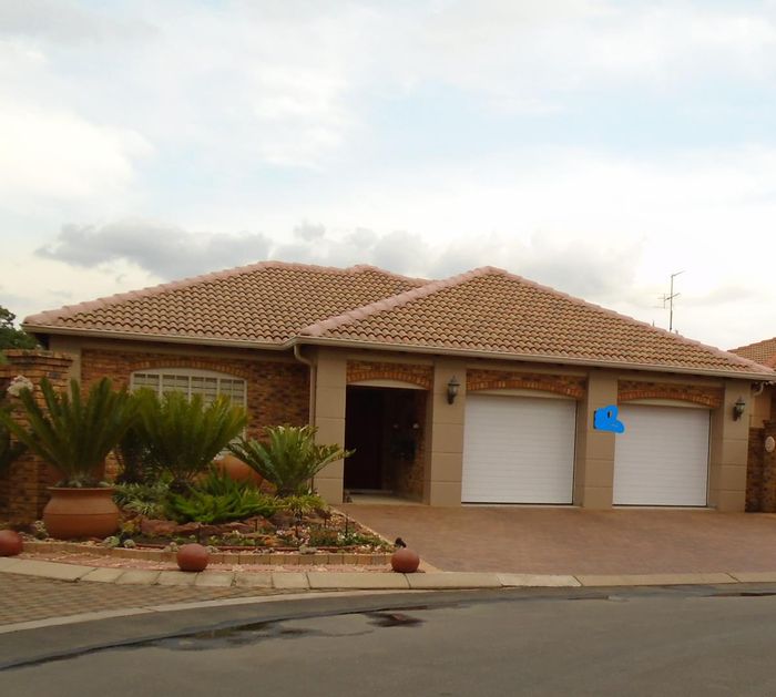 Libradene Cluster For Sale: Spacious Interiors, Captivating Garden, Double Garage, Gas Braai!