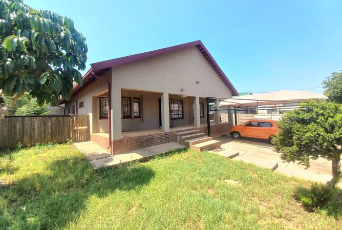 For Sale - Mountain View House with 4 Bedrooms, Carport, Alarm System, Prepaid Electricity